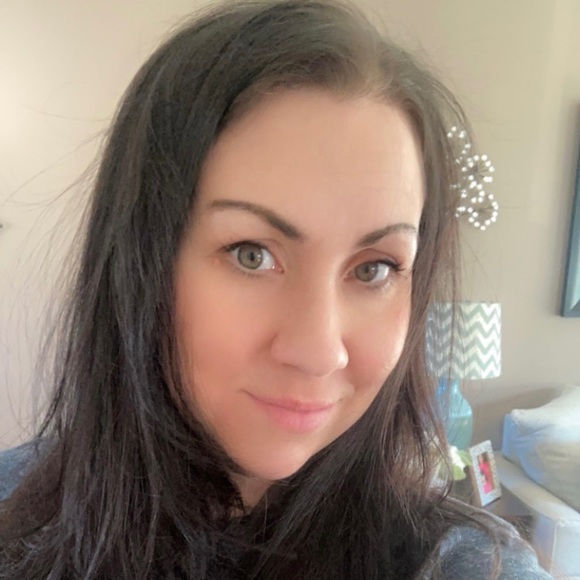 Meet your Posher, Nicole - Picture 1 of 1